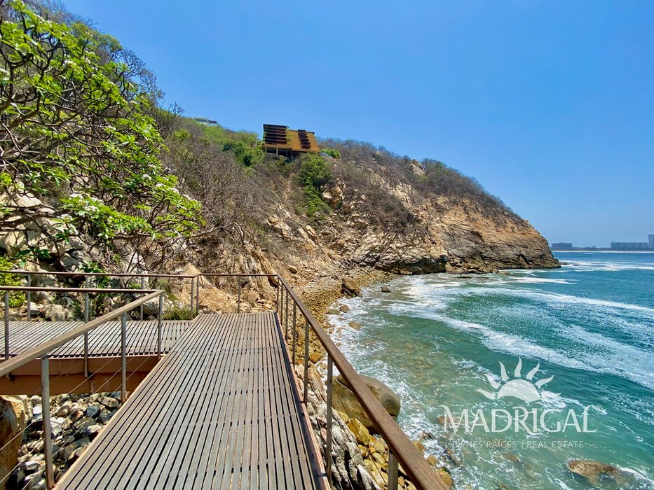 Oceanfront lot for sale, 2021 m² in Los Riscos Punta Diamante