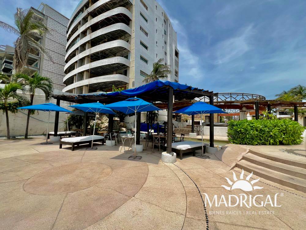 Club de Playa en venta sobre el Boulevard a Barra Vieja con una superficie de 1875 m2