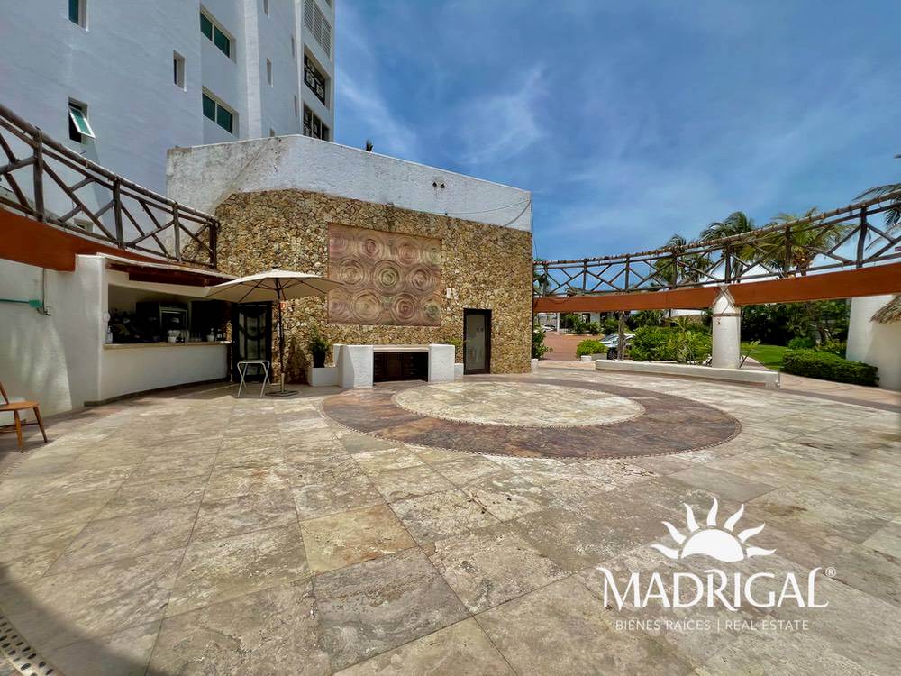 Club de Playa en venta sobre el Boulevard a Barra Vieja con una superficie de 1875 m2