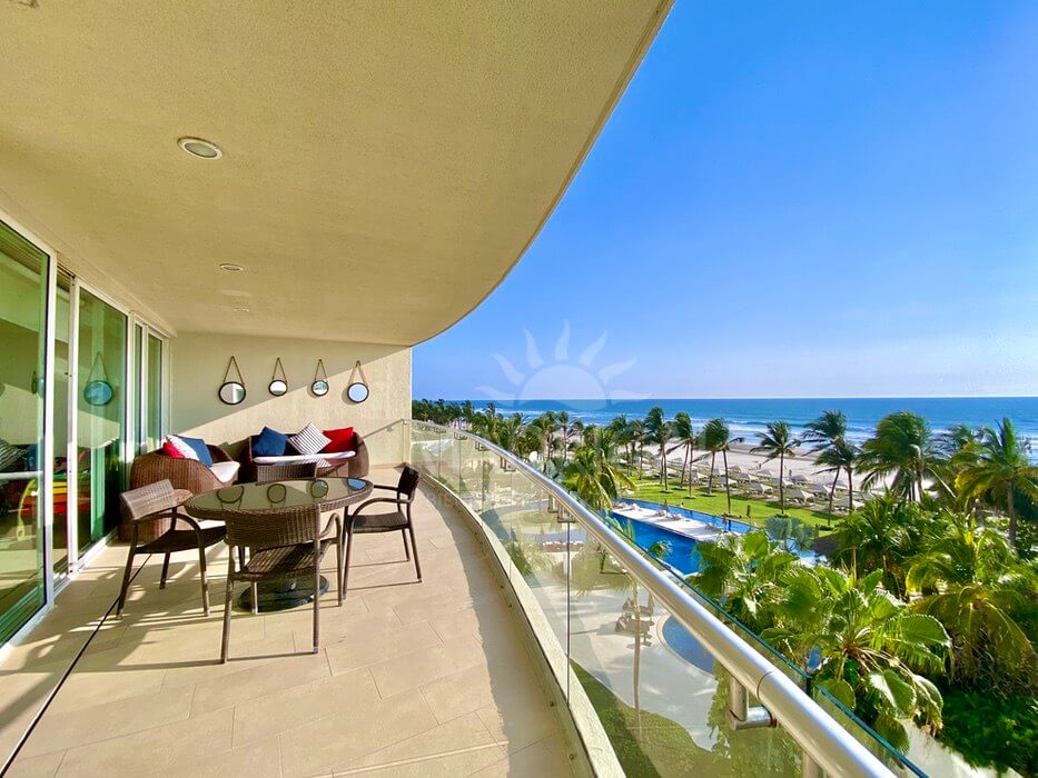 Apartment for sale in the Amarinthos condominium, beachfront in Acapulco, Playa Diamante area