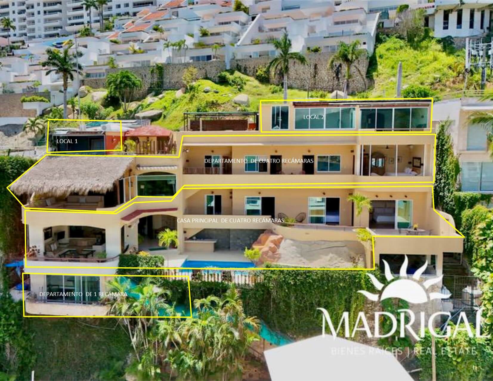 House for sale in Marina Brisas Acapulco with two apartments and two commercial spaces for rent