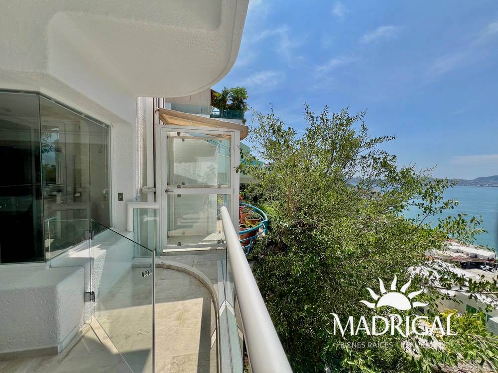 Exclusivo departamento en venta el Joyas de Brisasmar en Acapulco con la mejor vista a la bahía