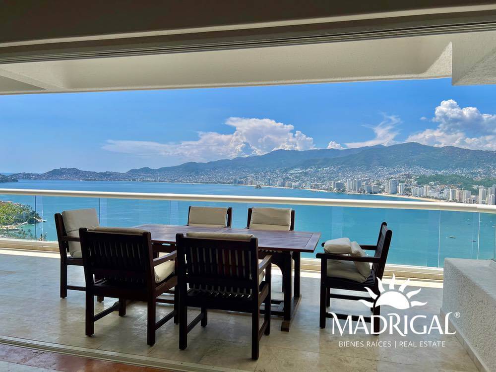 Exclusivo departamento en venta el Joyas de Brisasmar en Acapulco con la mejor vista a la bahía