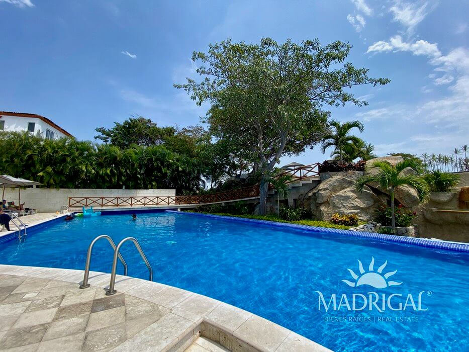 Villa for sale in Palmetto Condominium with a view of Acapulco Bay