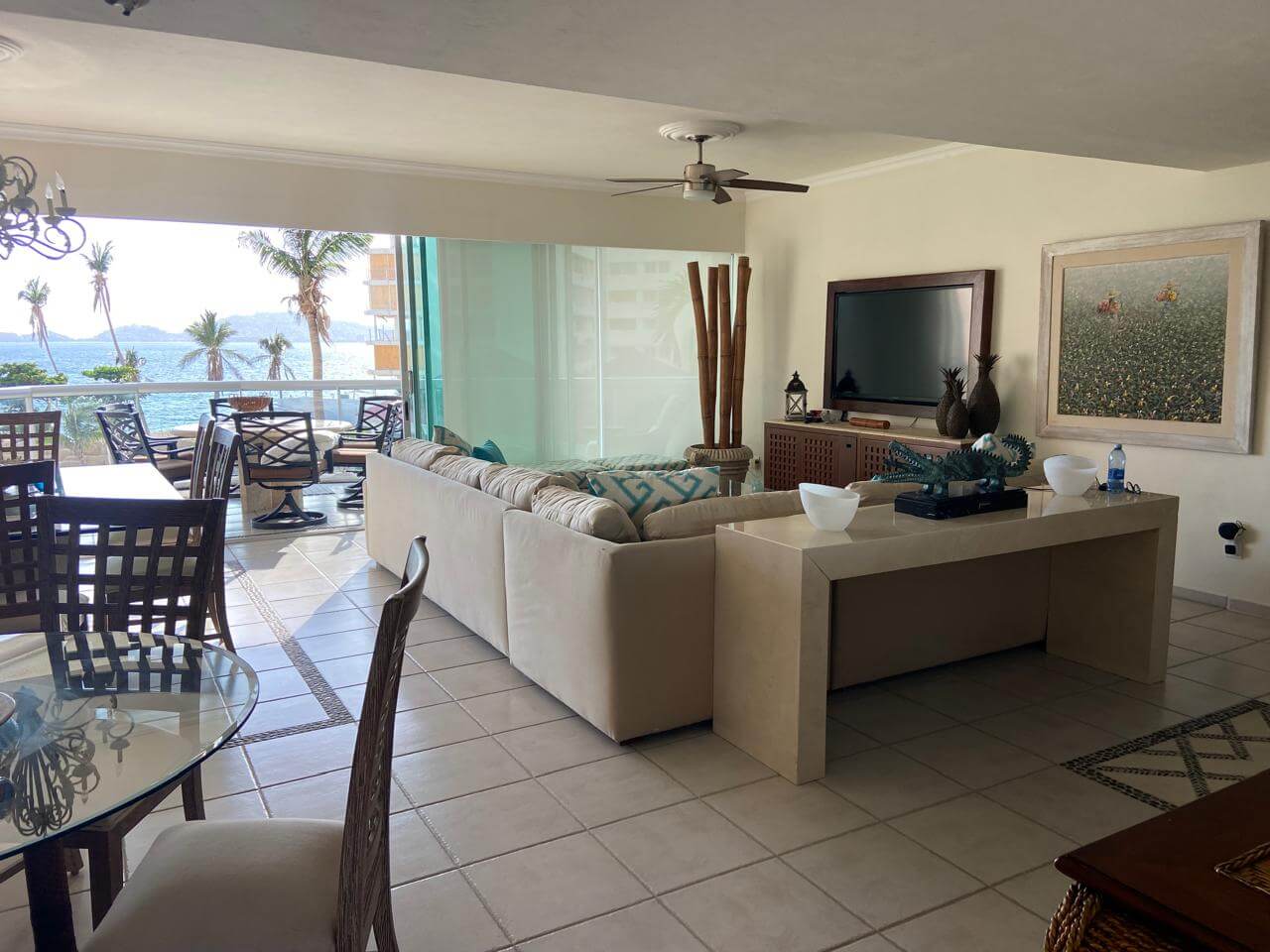 Apartment for sale in Century Resort on Acapulco Bay, beachfront