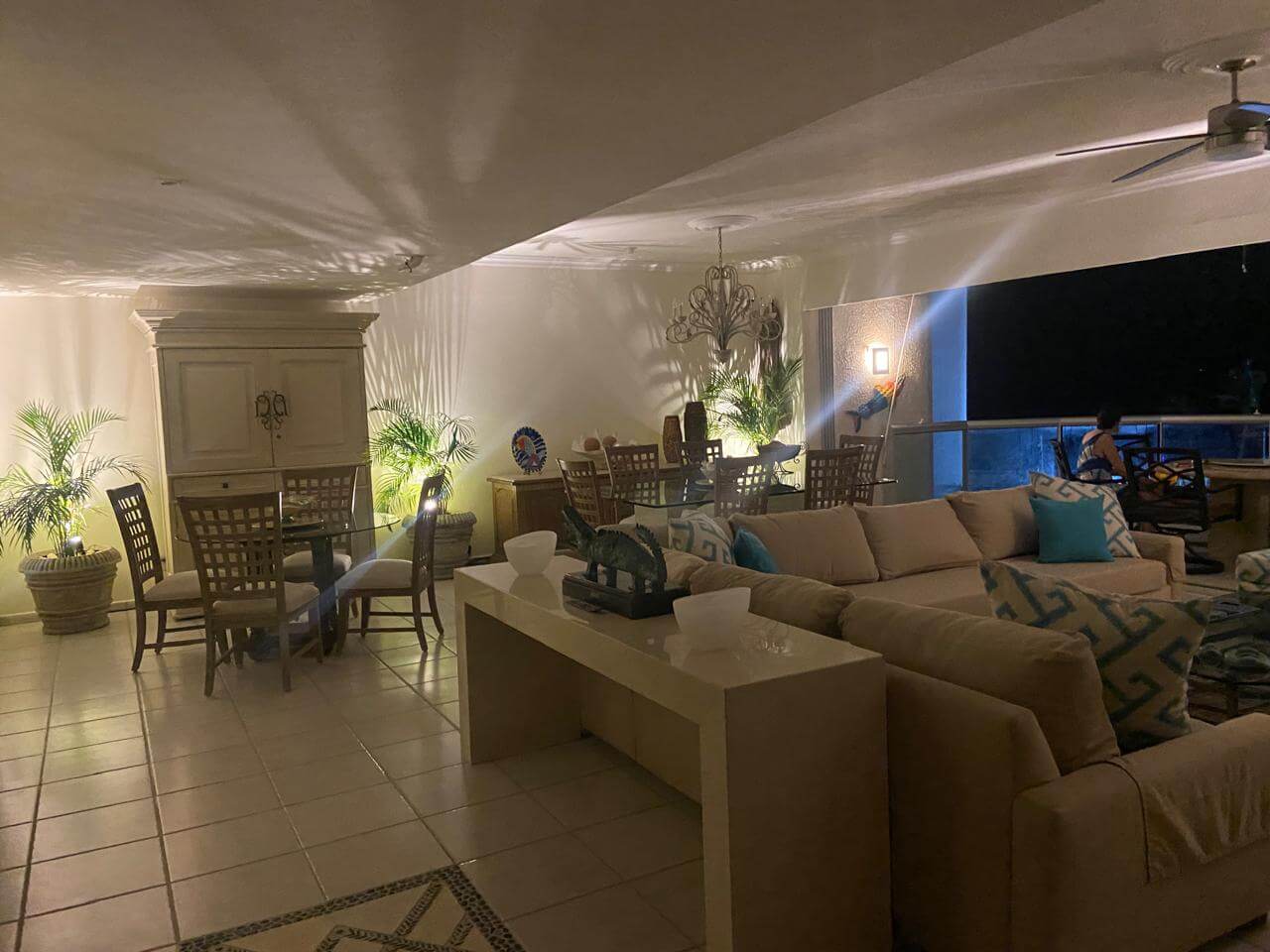 Departamento en venta en  Century Resort en la bahía de Acapulco frente al mar  