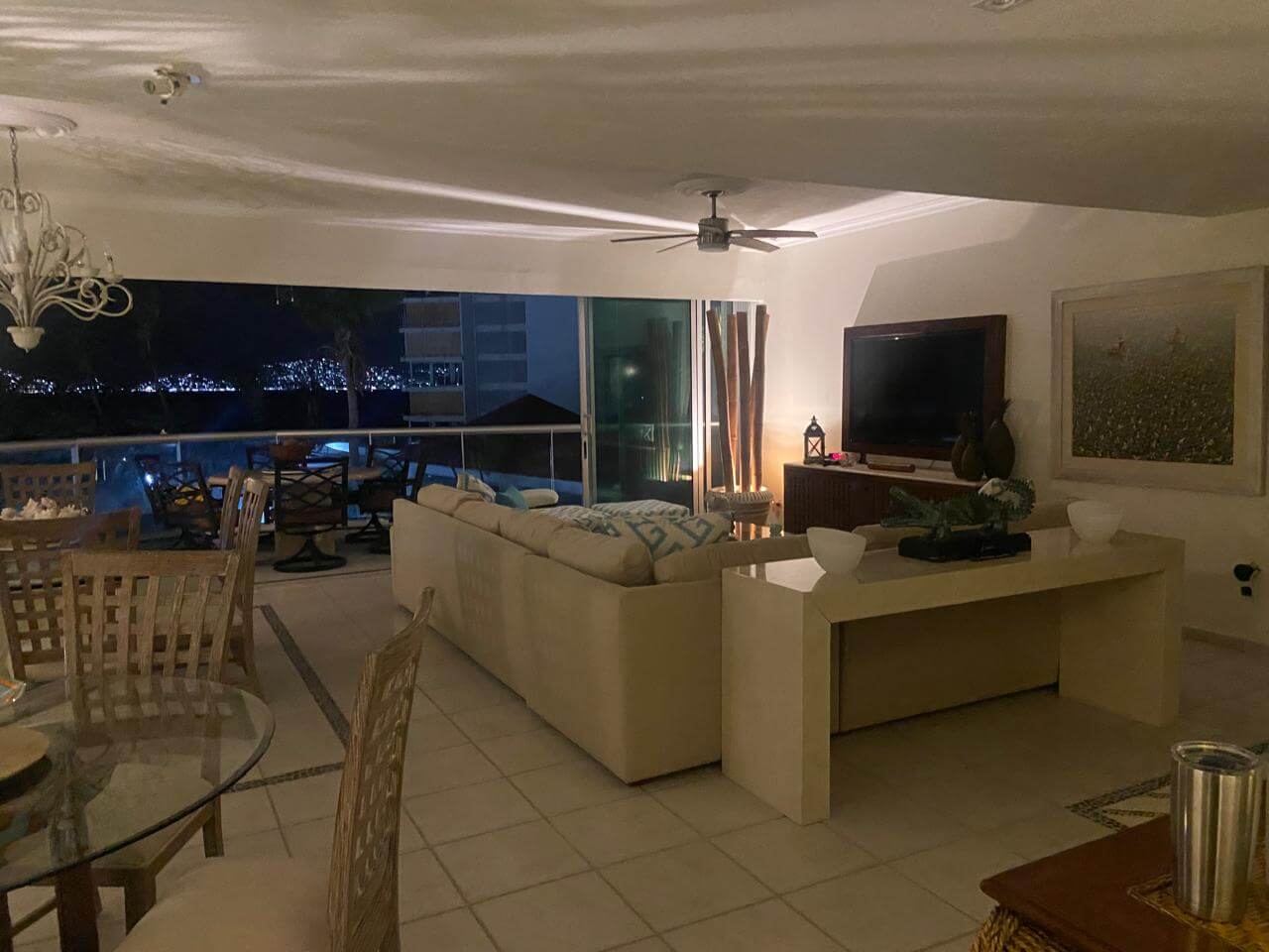 Departamento en venta en  Century Resort en la bahía de Acapulco frente al mar  