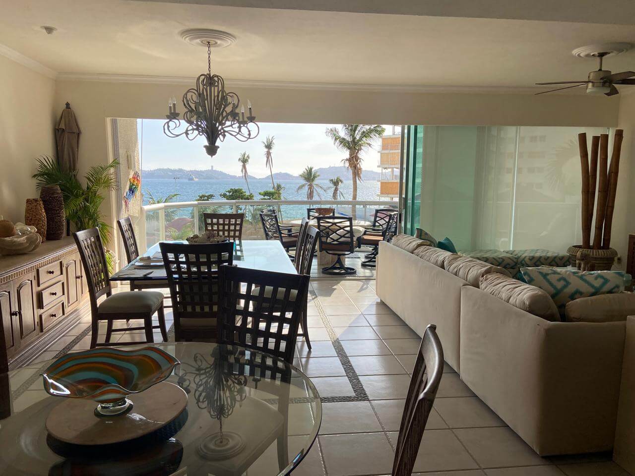 Apartment for sale in Century Resort on Acapulco Bay, beachfront