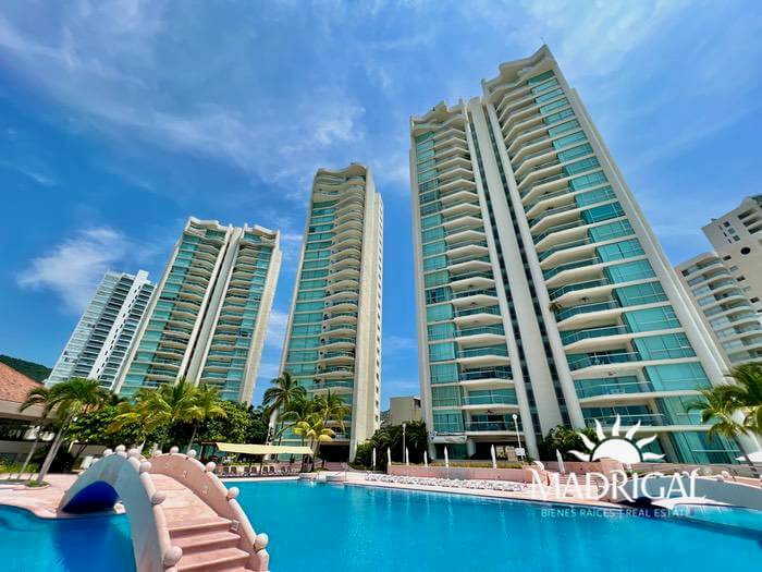 Departamento en venta en  Century Resort en la bahía de Acapulco frente al mar  