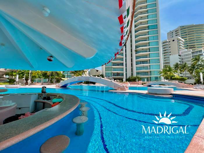 Departamento en venta en  Century Resort en la bahía de Acapulco frente al mar  