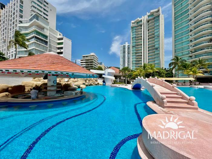 Apartment for sale in Century Resort on Acapulco Bay, beachfront