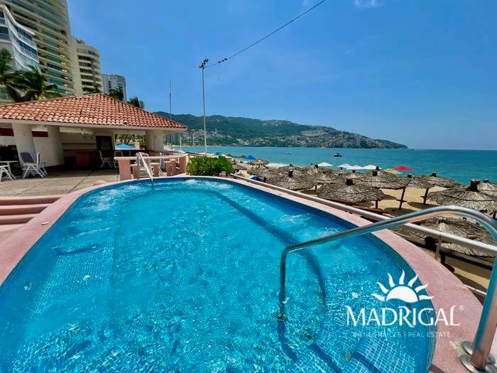 Departamento en venta en  Century Resort en la bahía de Acapulco frente al mar  