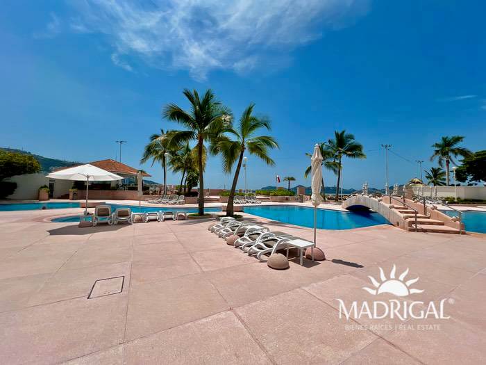 Apartment for sale in Century Resort on Acapulco Bay, beachfront