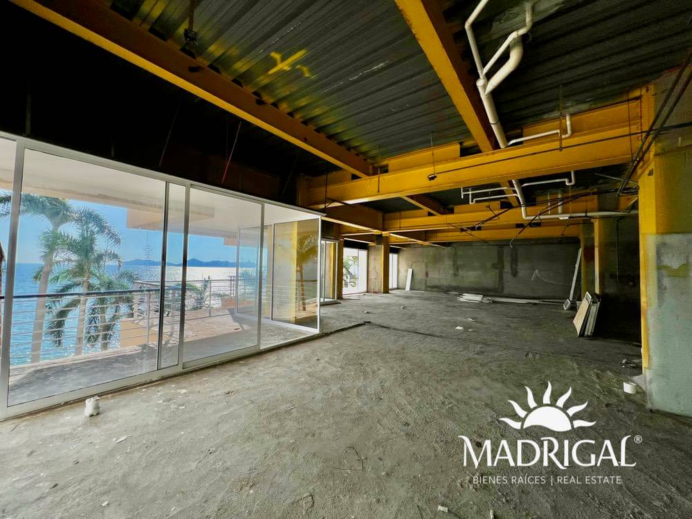 Apartment for sale in El Dorado, Acapulco Bay, ready for renovation 