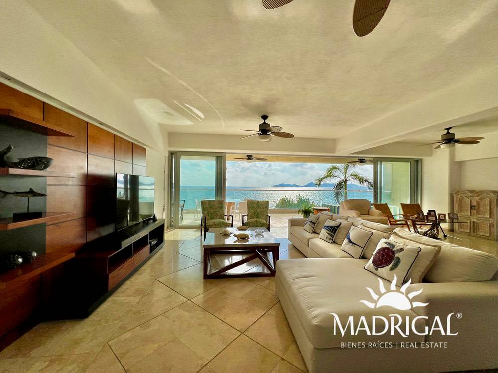 Real del Mar | Beachfront apartment for sale in Acapulco Bay