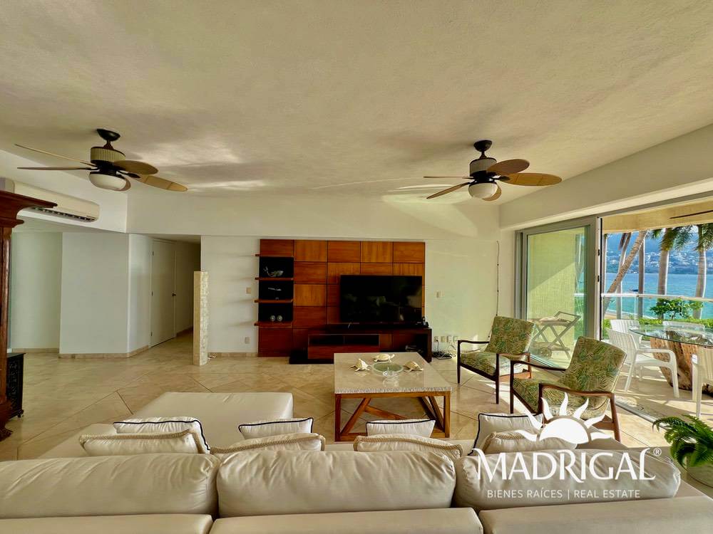 Real del Mar | Beachfront apartment for sale in Acapulco Bay