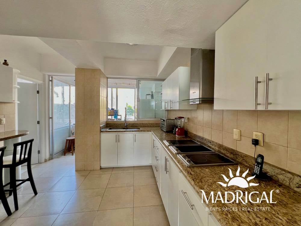 Real del Mar | Beachfront apartment for sale in Acapulco Bay