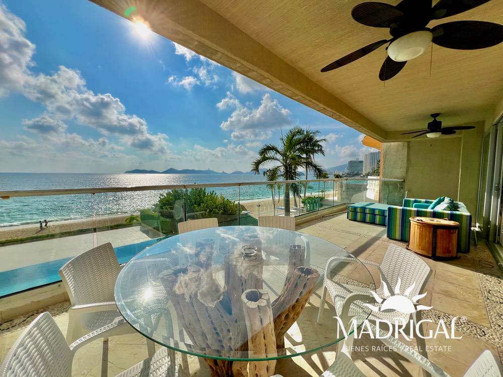 Real del Mar | Beachfront apartment for sale in Acapulco Bay