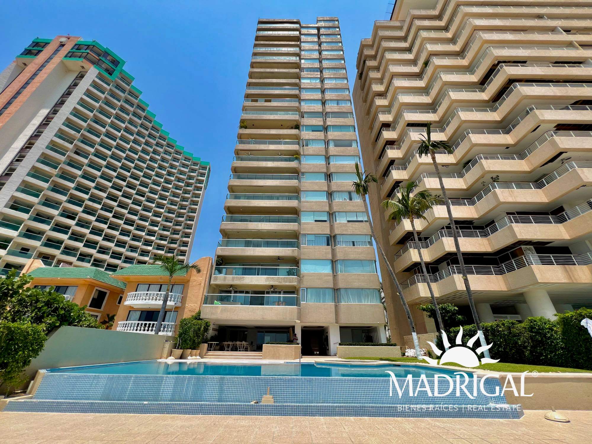 Real del Mar | Beachfront apartment for sale in Acapulco Bay