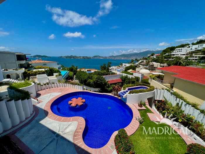 &&& Beautiful oceanfront house available in Acapulco's exclusive Marina Brisas