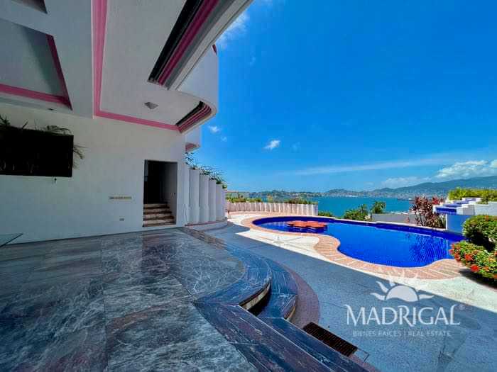 &&& Beautiful oceanfront house available in Acapulco's exclusive Marina Brisas