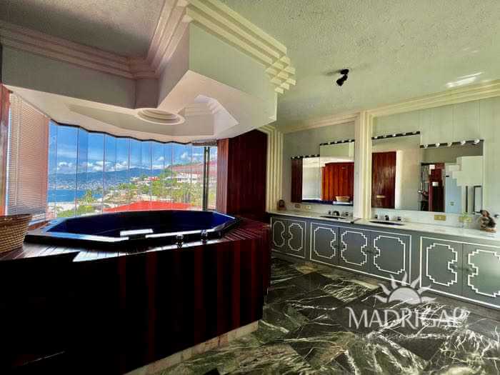 &&& Beautiful oceanfront house available in Acapulco's exclusive Marina Brisas