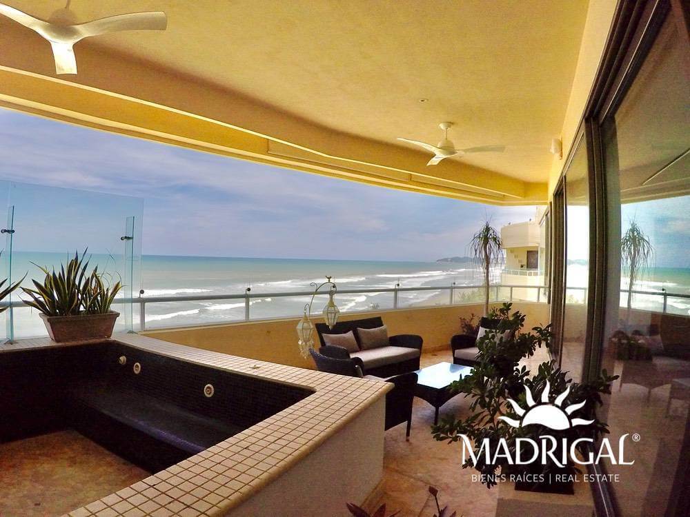 Penthouse en el condominio Vidamar 2 frente al mar