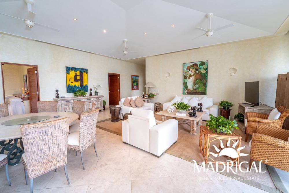 Penthouse en venta en el condominio Aveiro