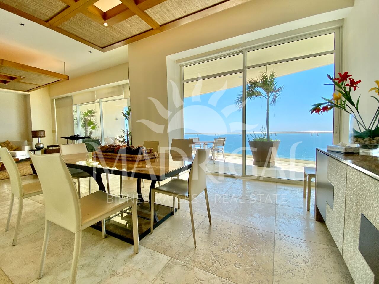 Penthouse en venta en el Condominio Amarinthos en Playa Diamante Acapulco