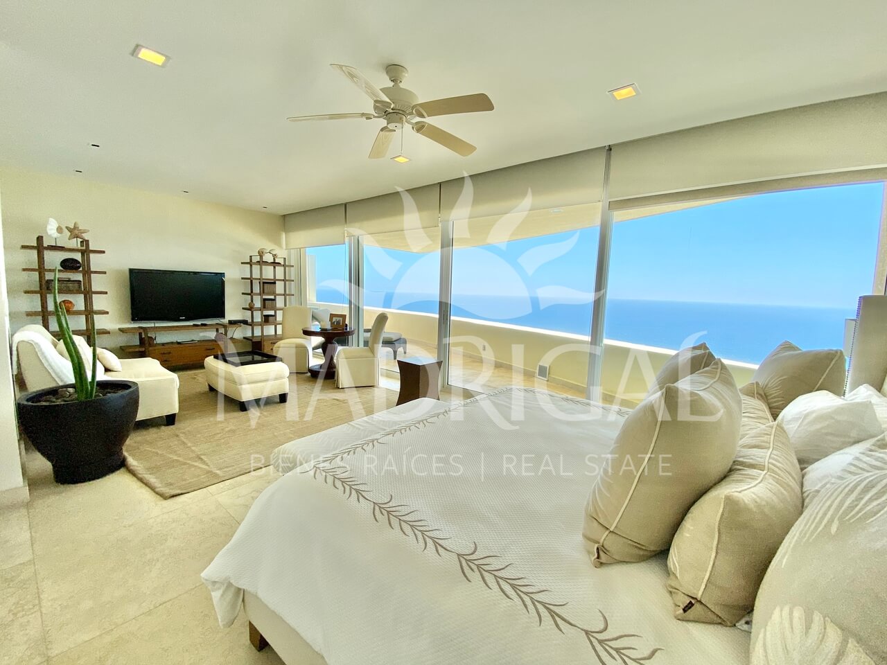 Penthouse en venta en el Condominio Amarinthos en Playa Diamante Acapulco