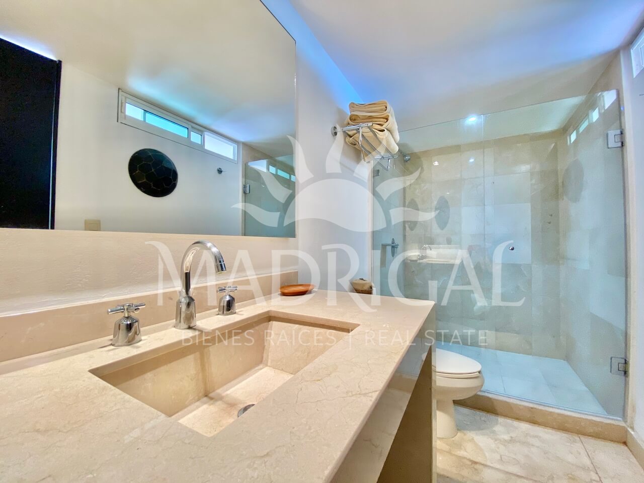 Penthouse en venta en el Condominio Amarinthos en Playa Diamante Acapulco