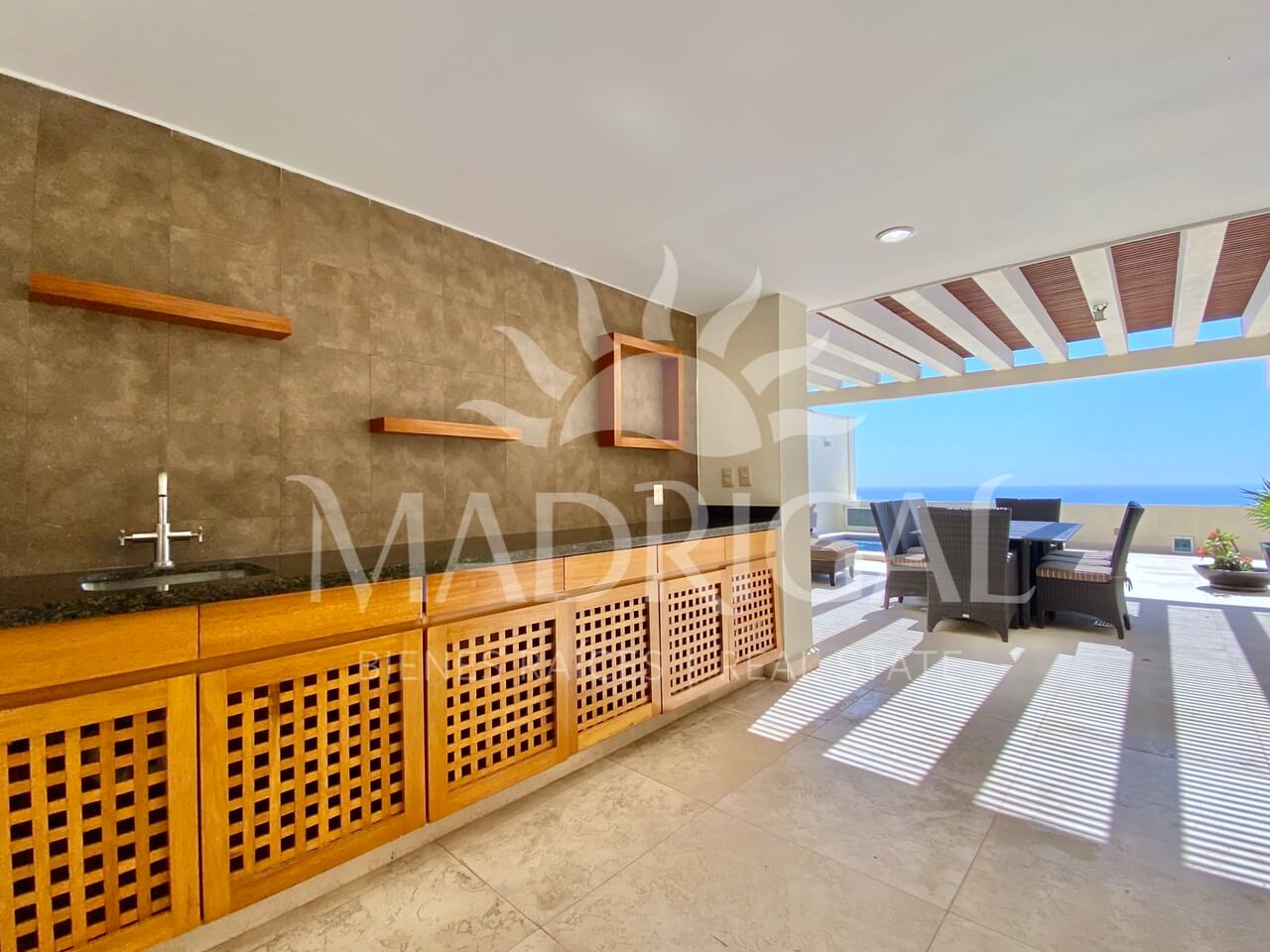 Penthouse en venta en el Condominio Amarinthos en Playa Diamante Acapulco