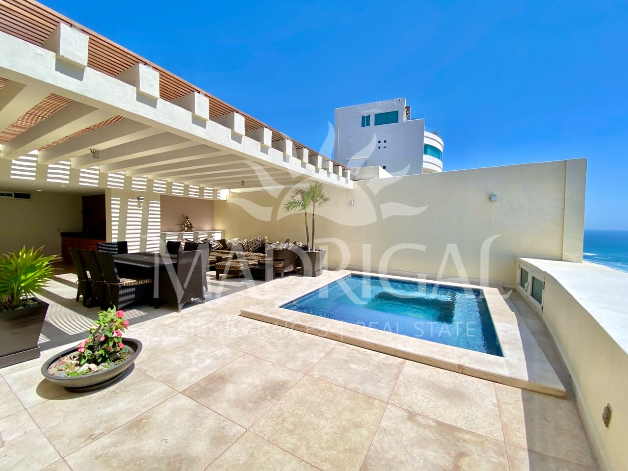 Penthouse en venta en el Condominio Amarinthos en Playa Diamante Acapulco