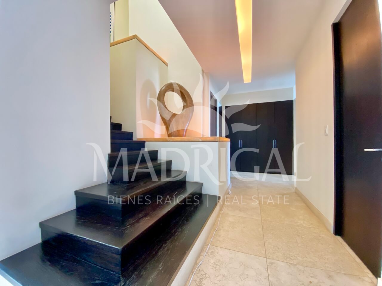 Penthouse en venta en el Condominio Amarinthos en Playa Diamante Acapulco