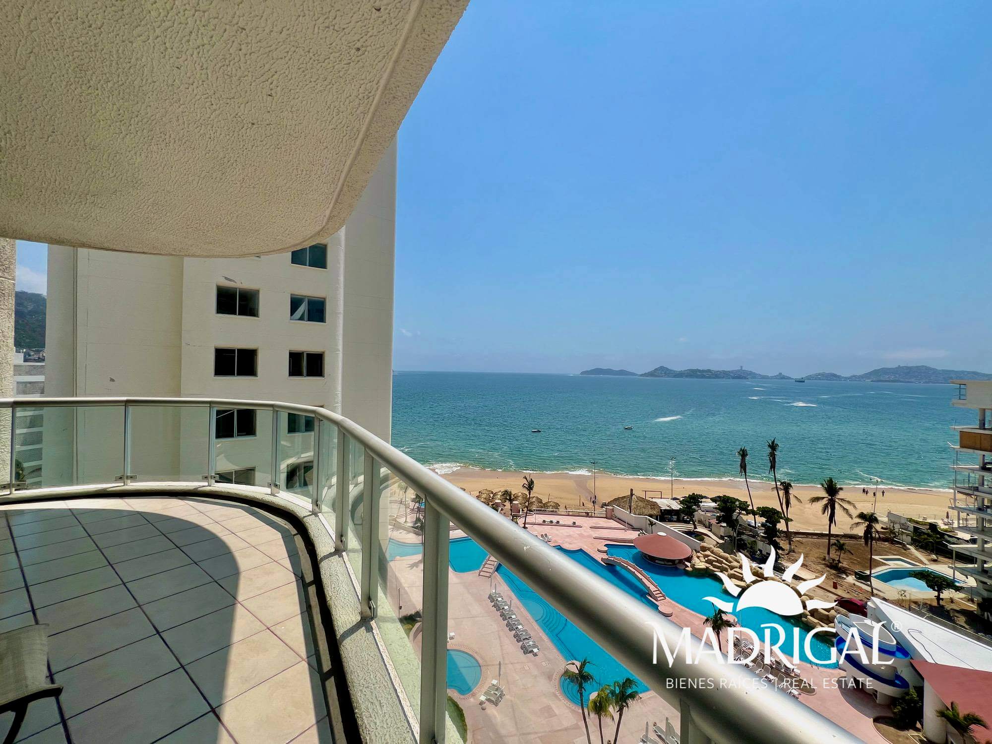 Apartment for sale in Acapulco Bay beachfront, Century Resort