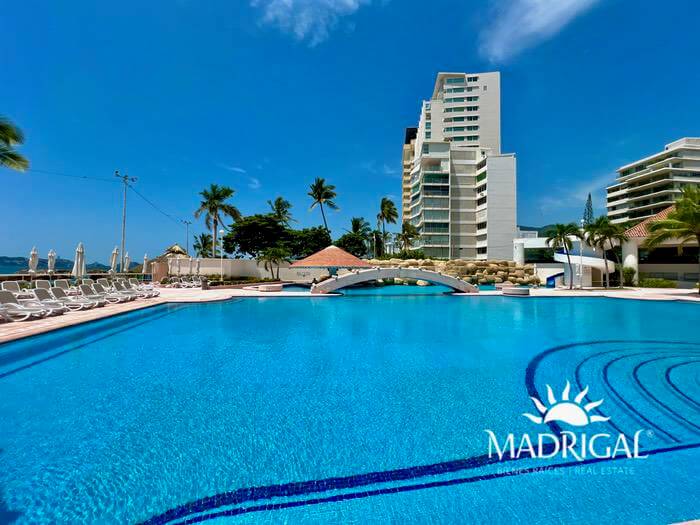 Apartment for sale in Acapulco Bay beachfront, Century Resort