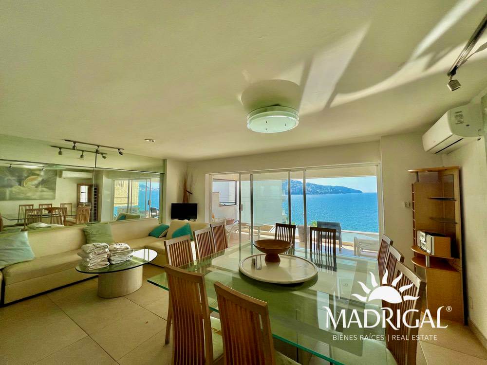 Departamento en venta en la bahía de Acapulco de tres recamaras en el condominio Antibes 