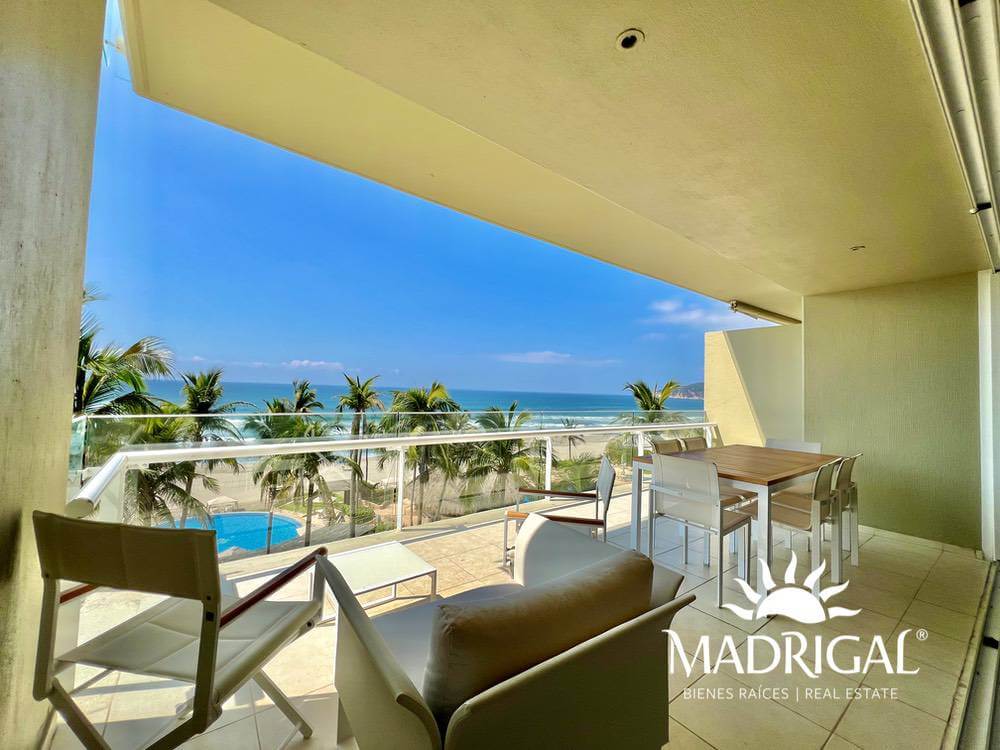 Departamento en venta de cuatro recámaras frente al mar en Playa Diamante en Playamar Diamante 