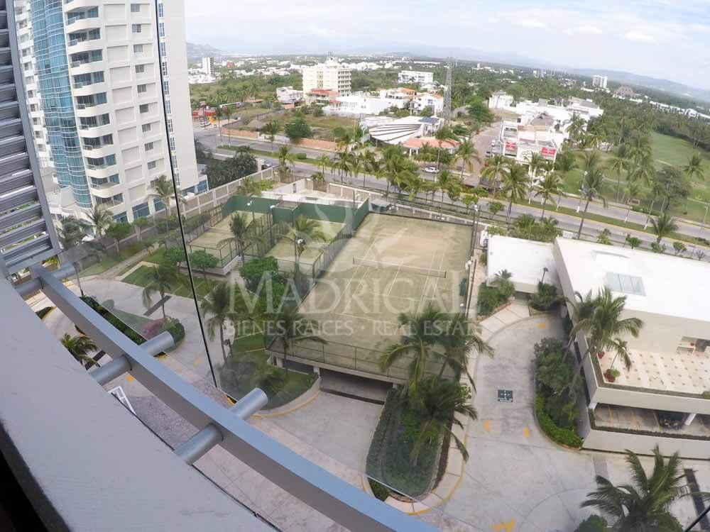 Departamento en venta de cuatro recámaras frente al mar en Playa Diamante en Playamar Diamante 