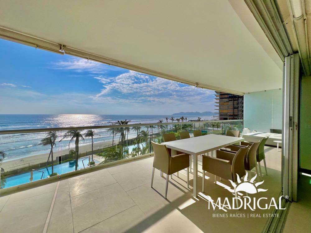 Peninsula | Four-bedroom apartment for sale in Playa Diamante Acapulco