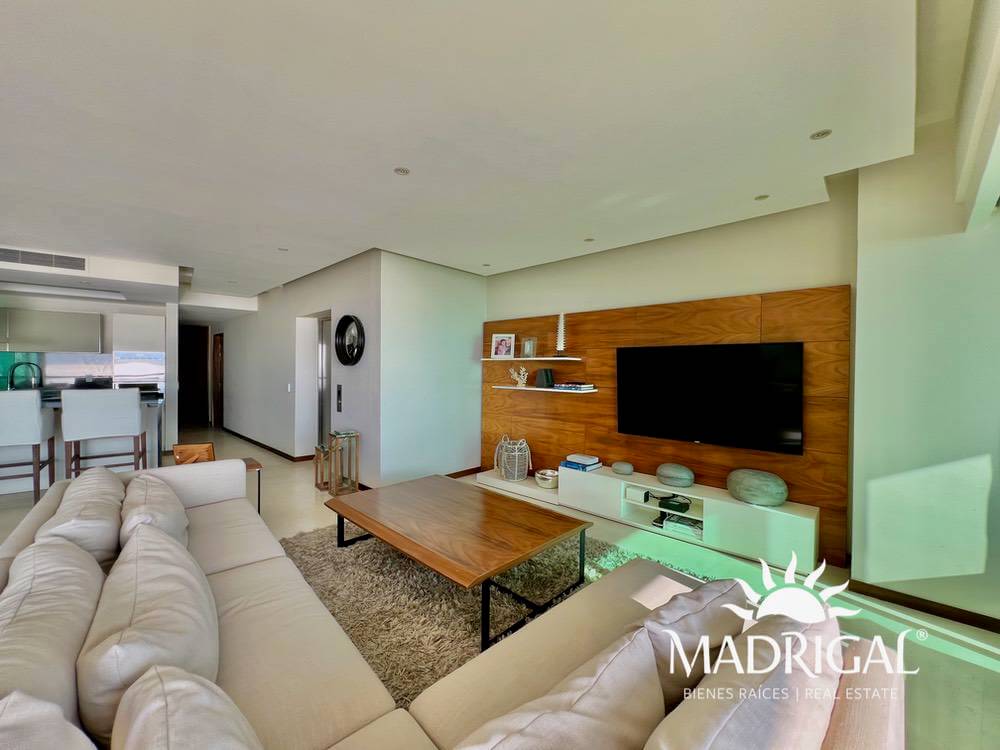 Peninsula | Four-bedroom apartment for sale in Playa Diamante Acapulco