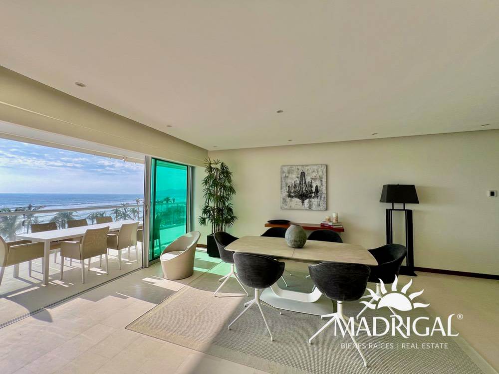 Peninsula | Four-bedroom apartment for sale in Playa Diamante Acapulco