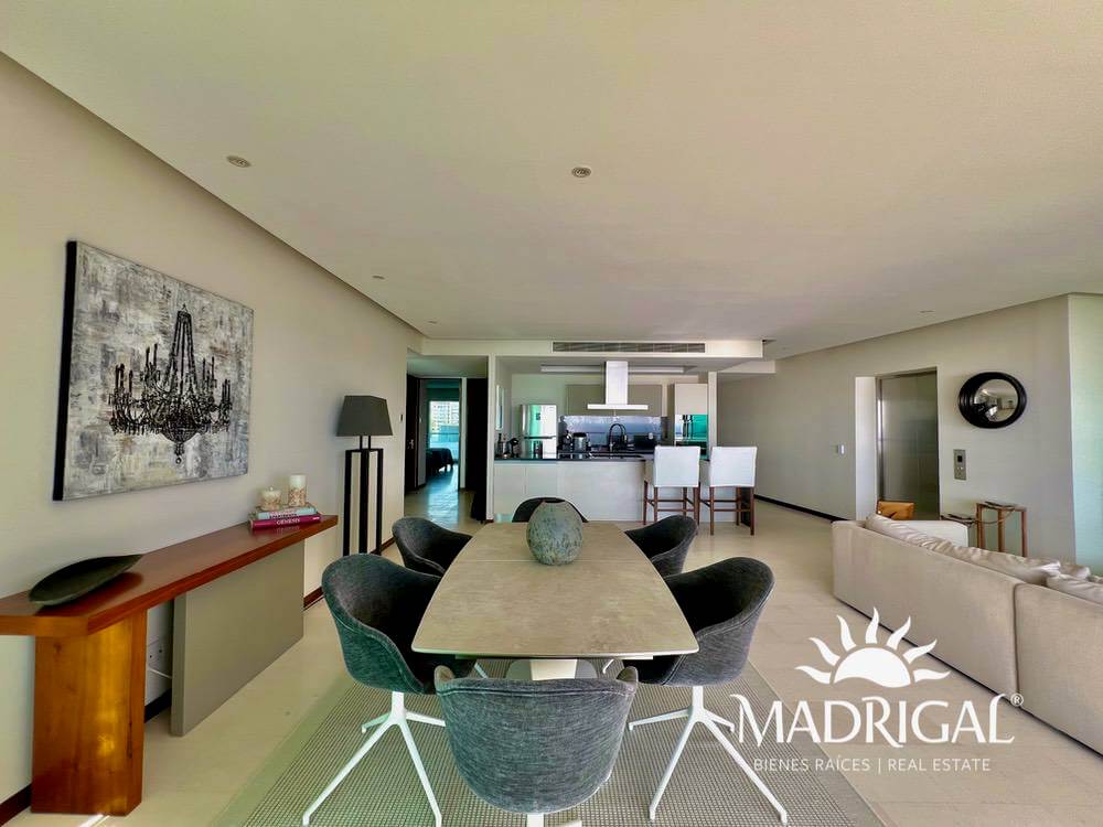 Peninsula | Four-bedroom apartment for sale in Playa Diamante Acapulco