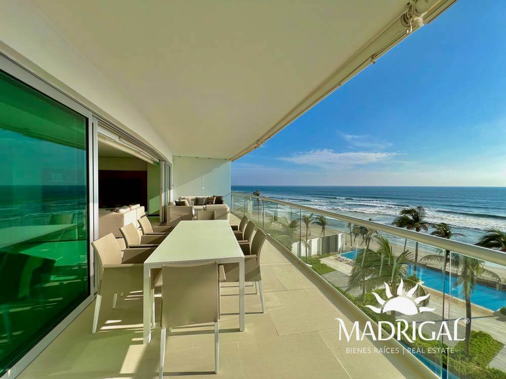 Peninsula | Four-bedroom apartment for sale in Playa Diamante Acapulco