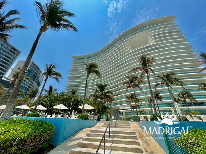 Peninsula | Four-bedroom apartment for sale in Playa Diamante Acapulco