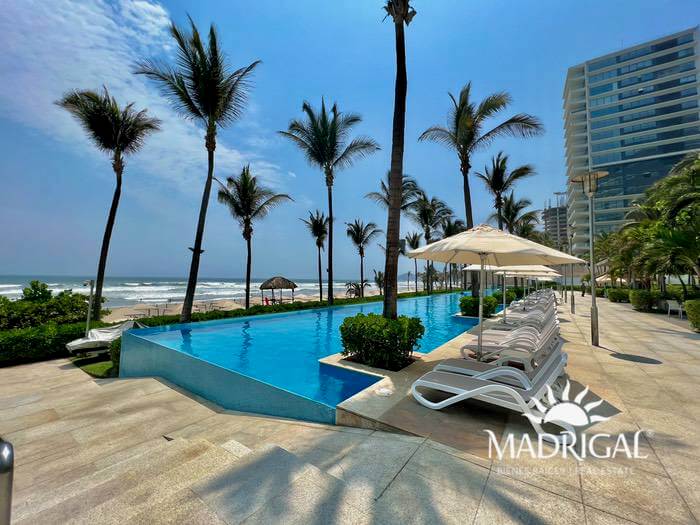 Peninsula | Four-bedroom apartment for sale in Playa Diamante Acapulco