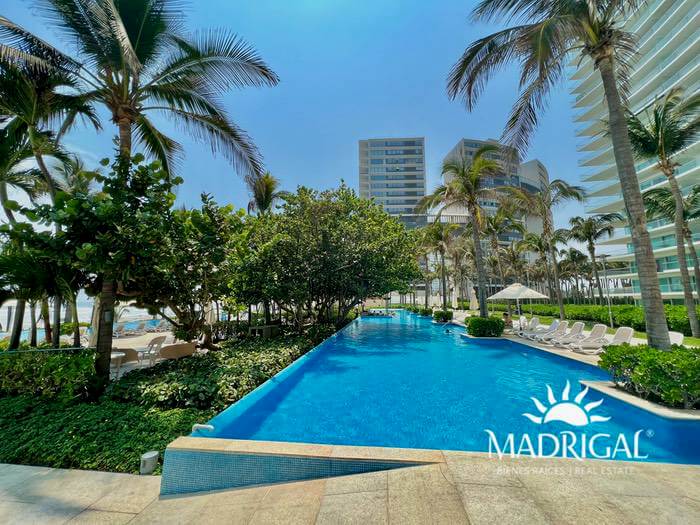 Peninsula | Four-bedroom apartment for sale in Playa Diamante Acapulco