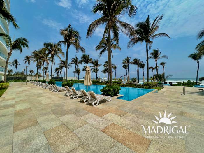 Peninsula | Four-bedroom apartment for sale in Playa Diamante Acapulco