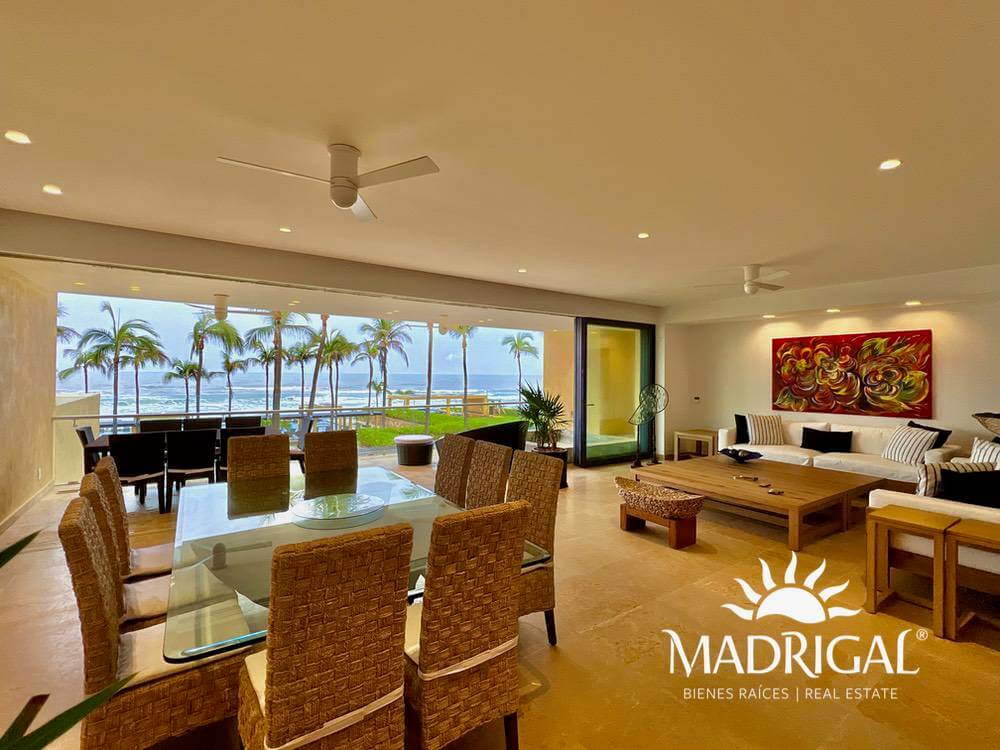 El Palmar Tres Vidas | Amplio departamento en venta frente a playa con amplia terraza