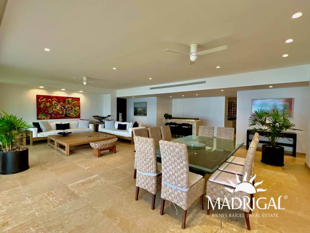 El Palmar Tres Vidas | Amplio departamento en venta frente a playa con amplia terraza